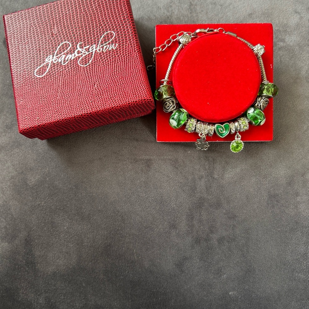 Elegant Green and Silver Bracelet